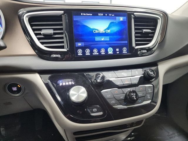 Used 2017 Chrysler Pacifica Touring-L image 30