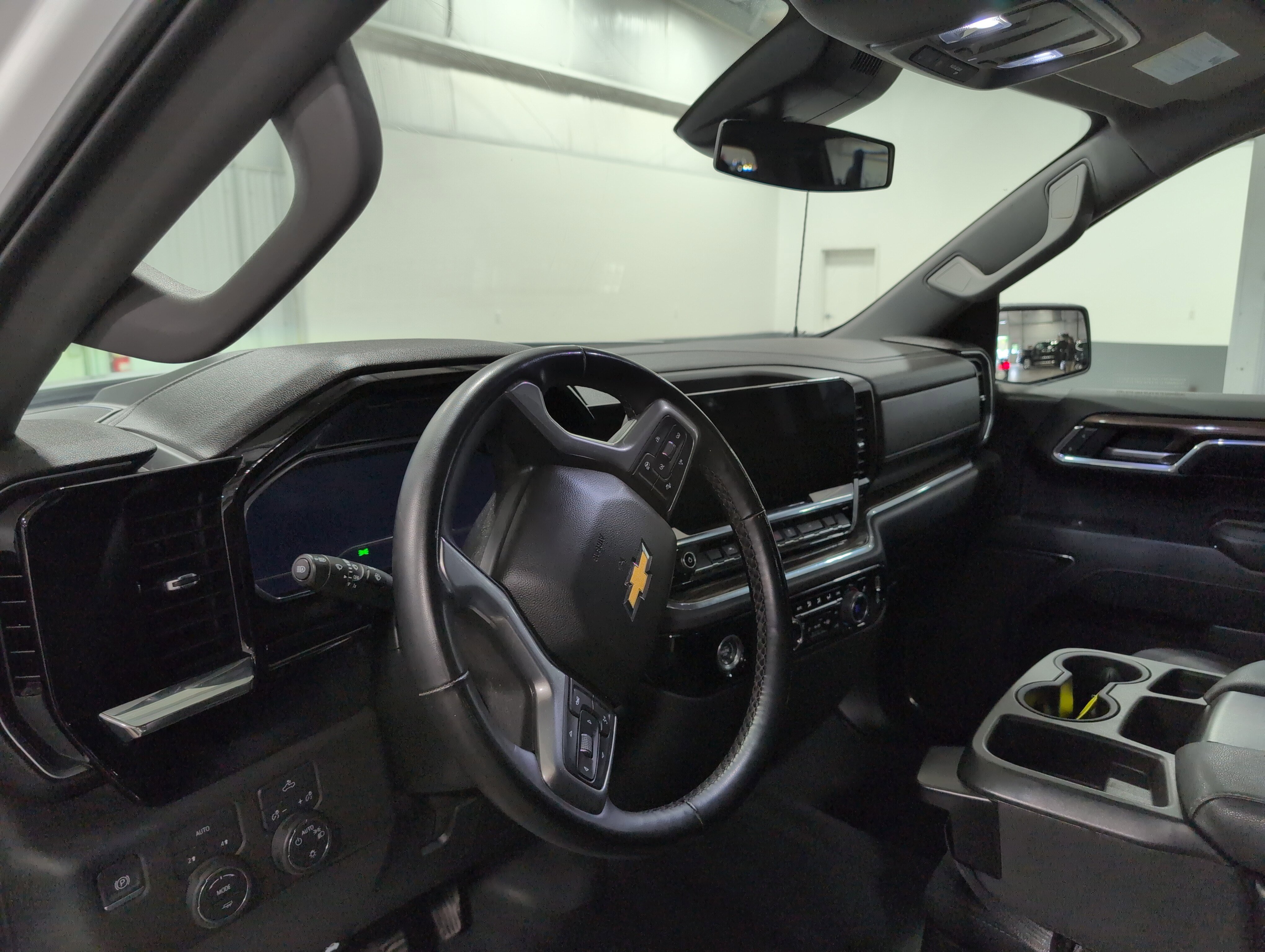 Used 2023 Chevrolet Silverado 1500 LT w/ Protection Package AWD/4WD image 8