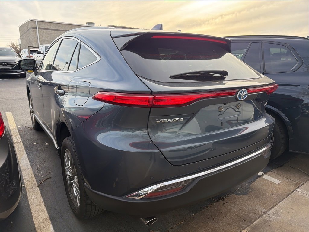 Used 2023 Toyota Venza XLE image 4