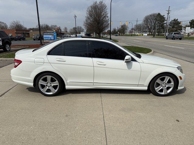 Used 2011 Mercedes-Benz C 300 4MATIC Sedan image 4