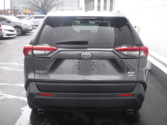 Used 2020 Toyota RAV4 XLE Premium image 10