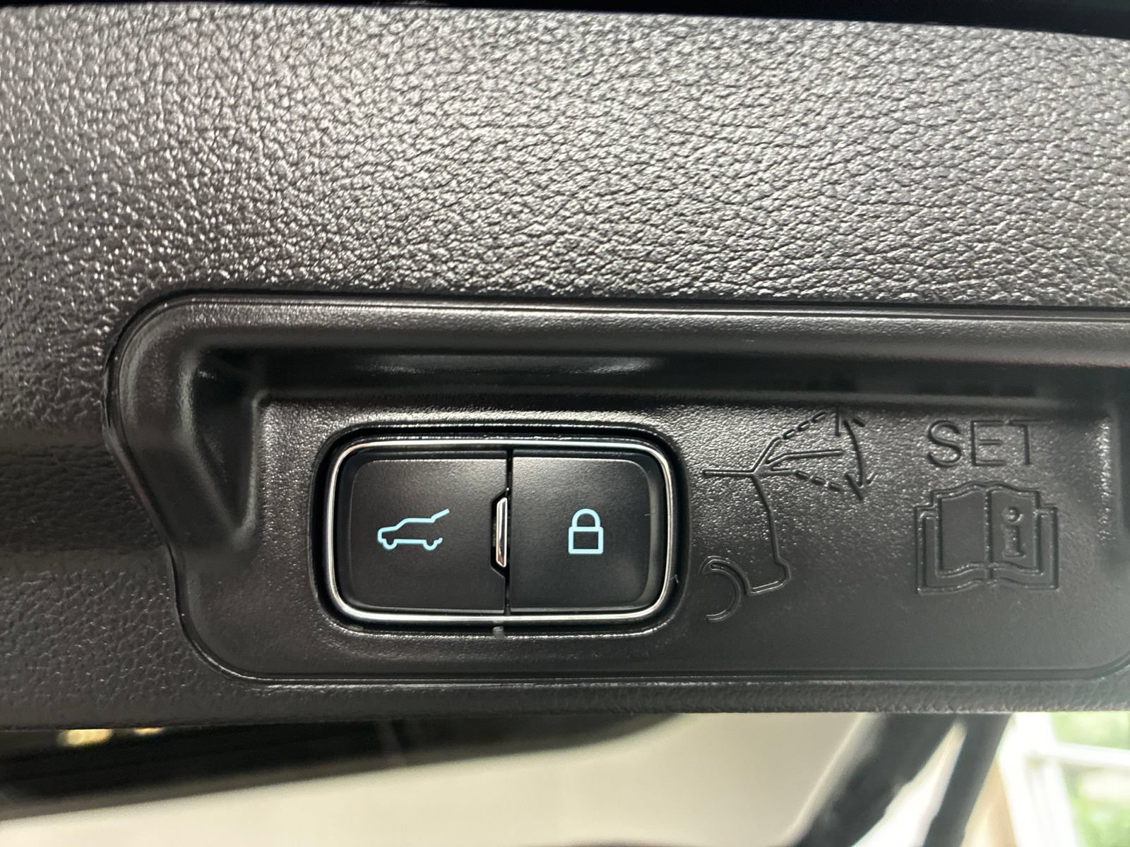 Used 2025 Ford Explorer Active w/ Active Comfort Package AWD/4WD image 13