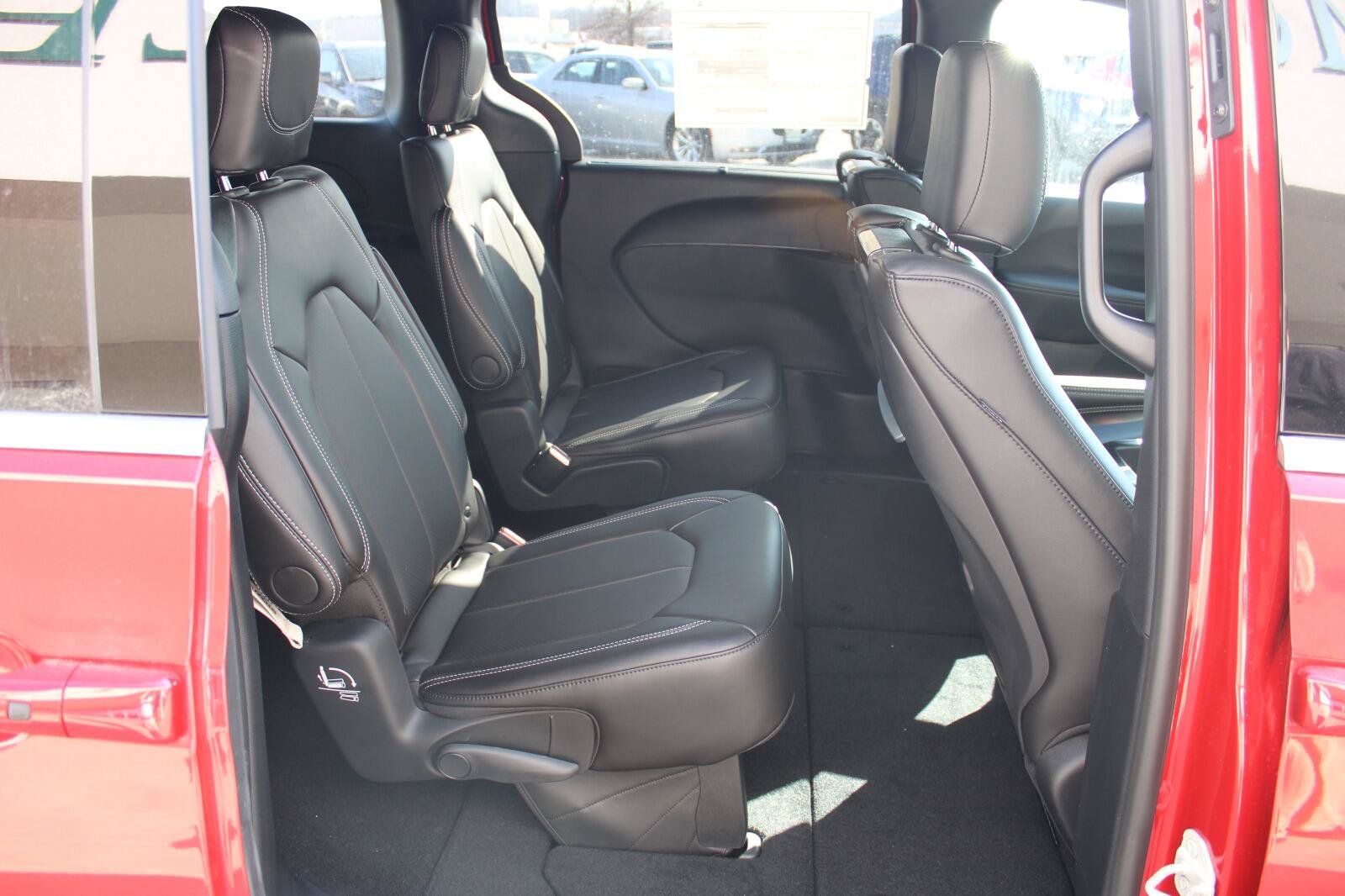 New 2026 Chrysler Pacifica Select FWD image 25
