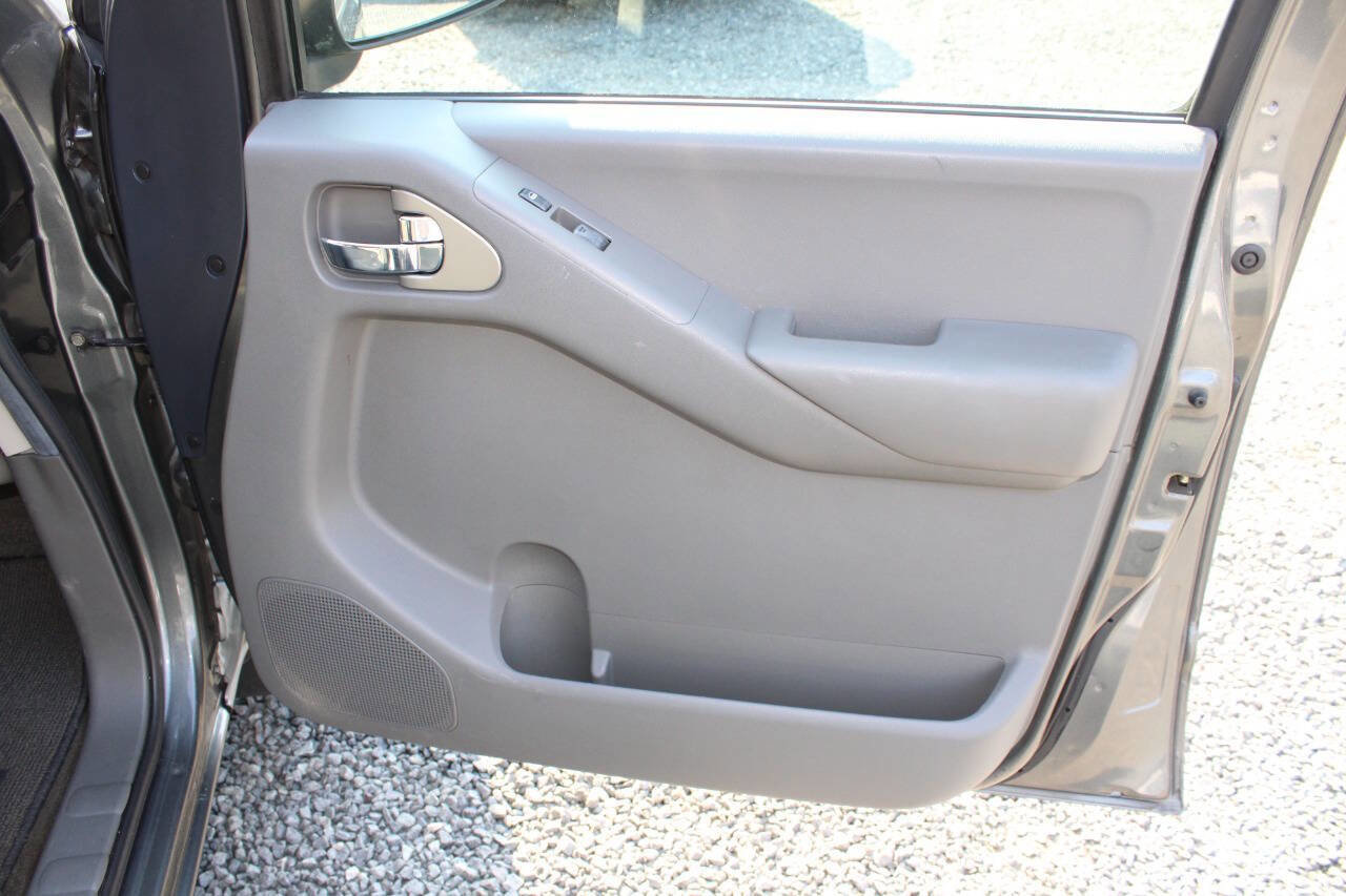 Used 2005 Nissan Frontier SE w/ (P01) Power Pkg AWD/4WD image 21