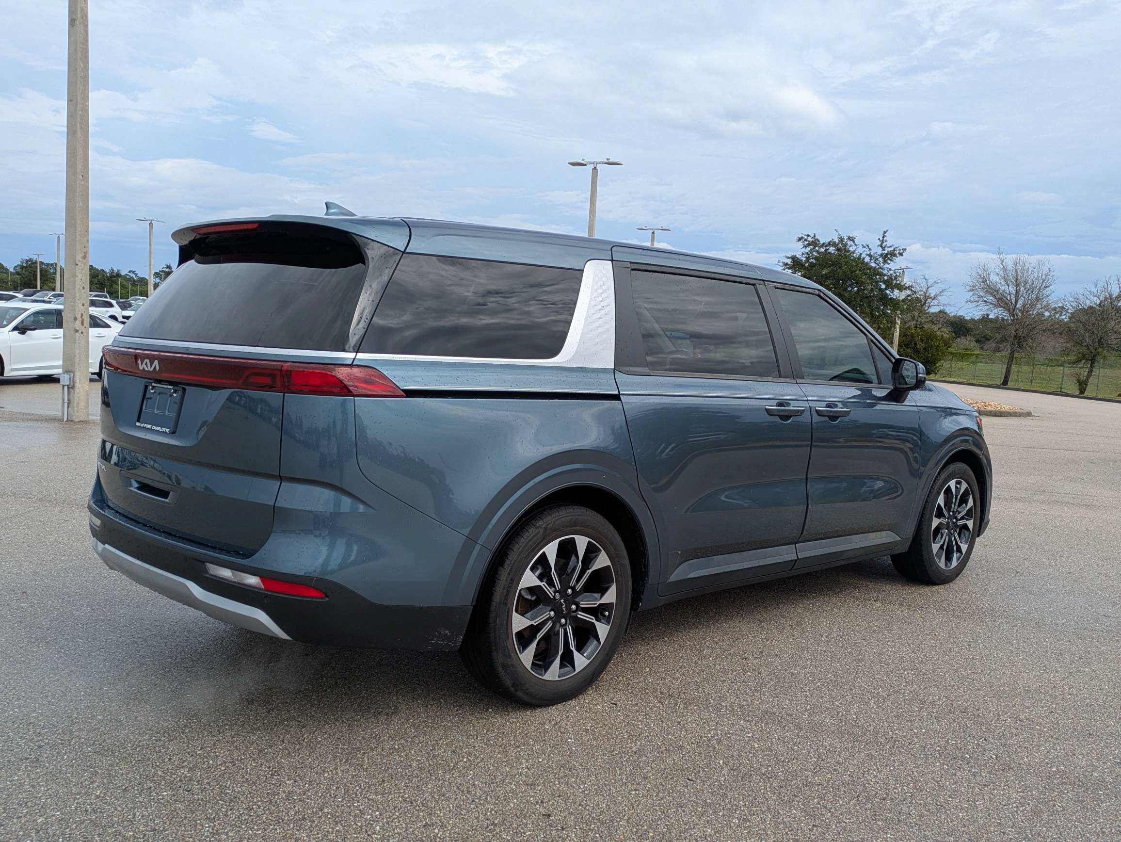 Certified 2024 Kia Carnival EX FWD image 4
