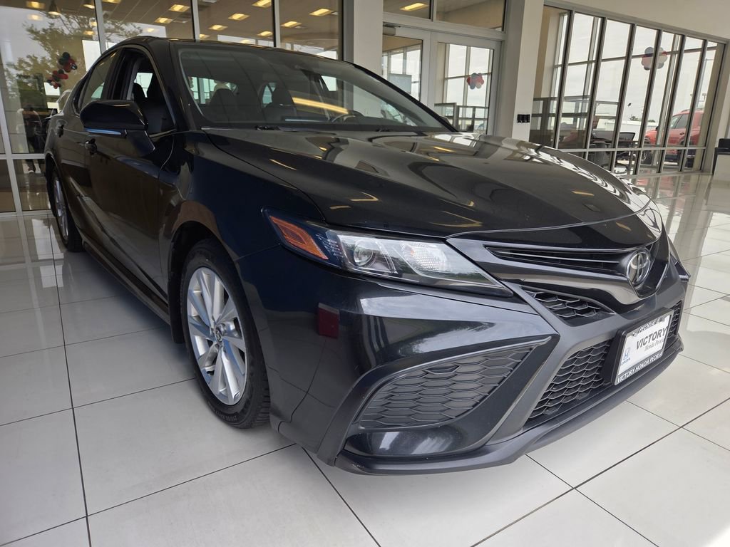 Used 2023 Toyota Camry SE FWD image 3