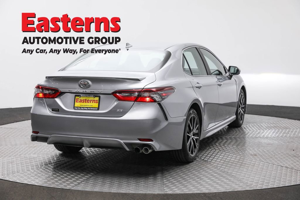 Used 2023 Toyota Camry SE FWD image 5