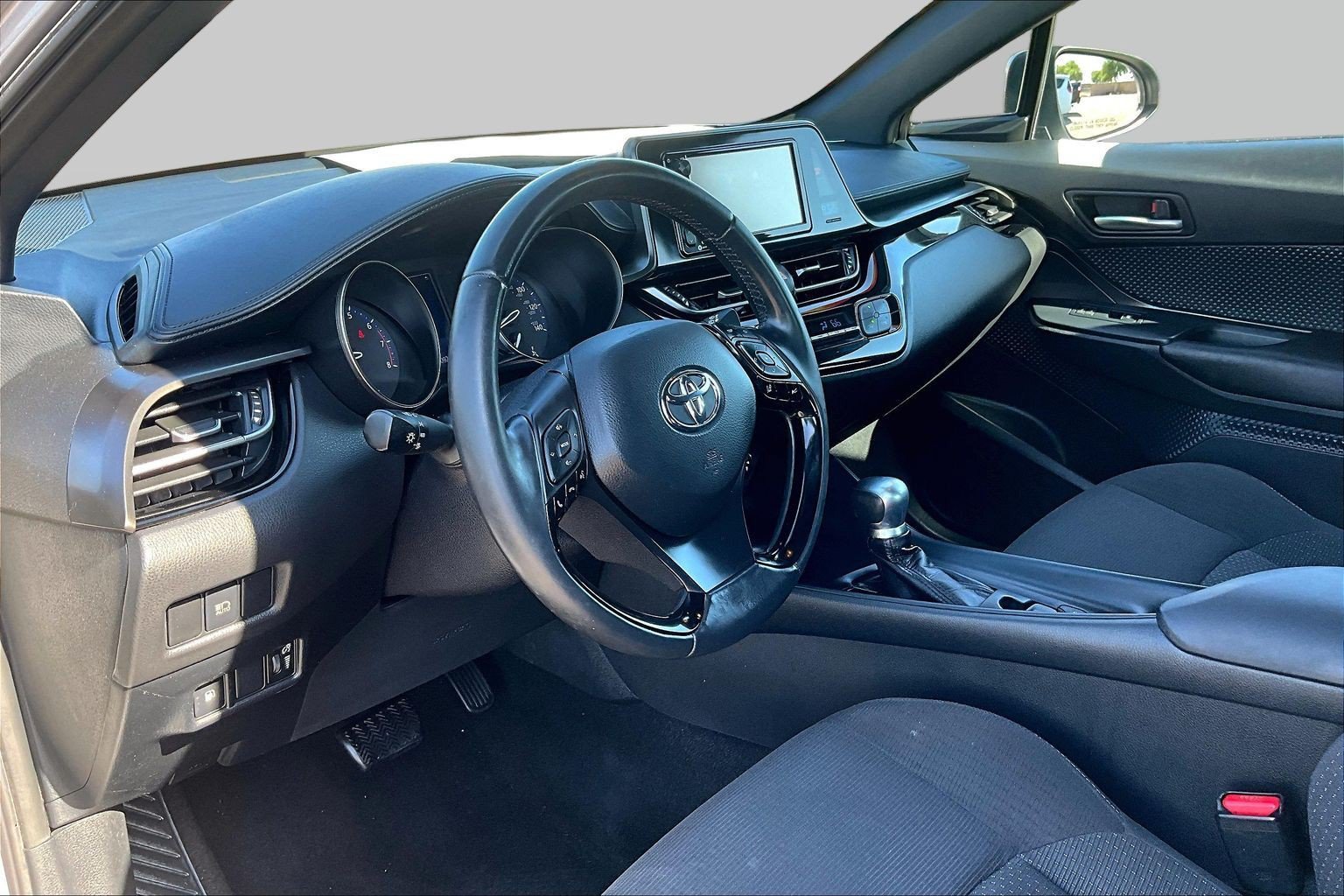 Used 2018 Toyota C-HR XLE FWD image 12