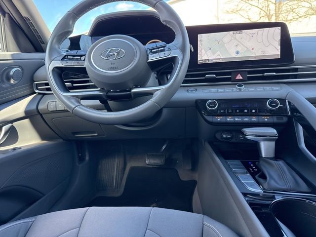 Used 2023 Hyundai Elantra SEL w/ Convenience Package image 23