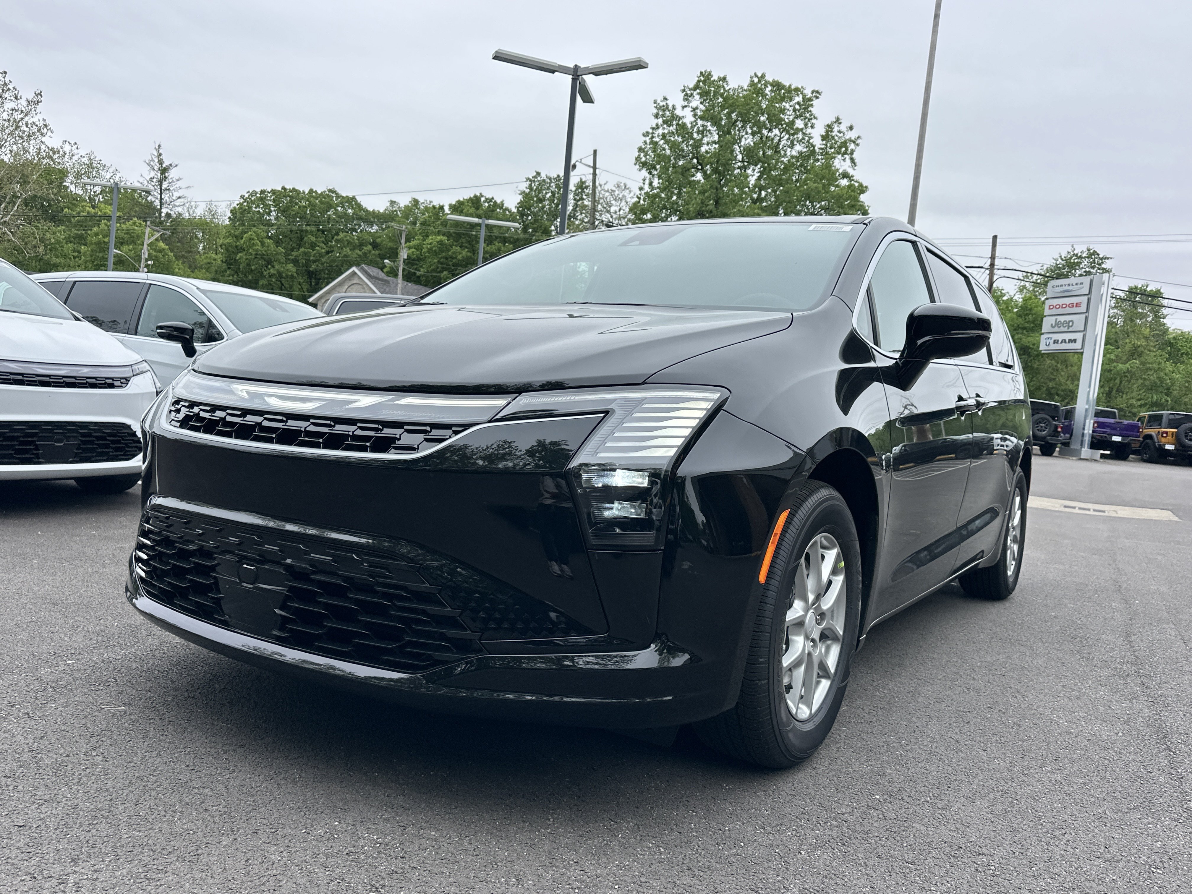 New 2027 Chrysler Pacifica Select FWD image 20