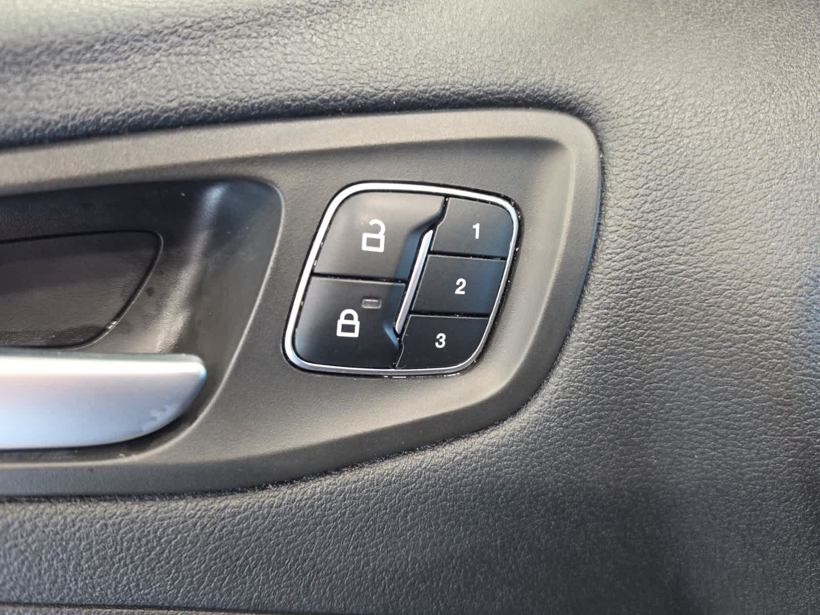 Used 2018 Ford Escape Titanium AWD/4WD image 19