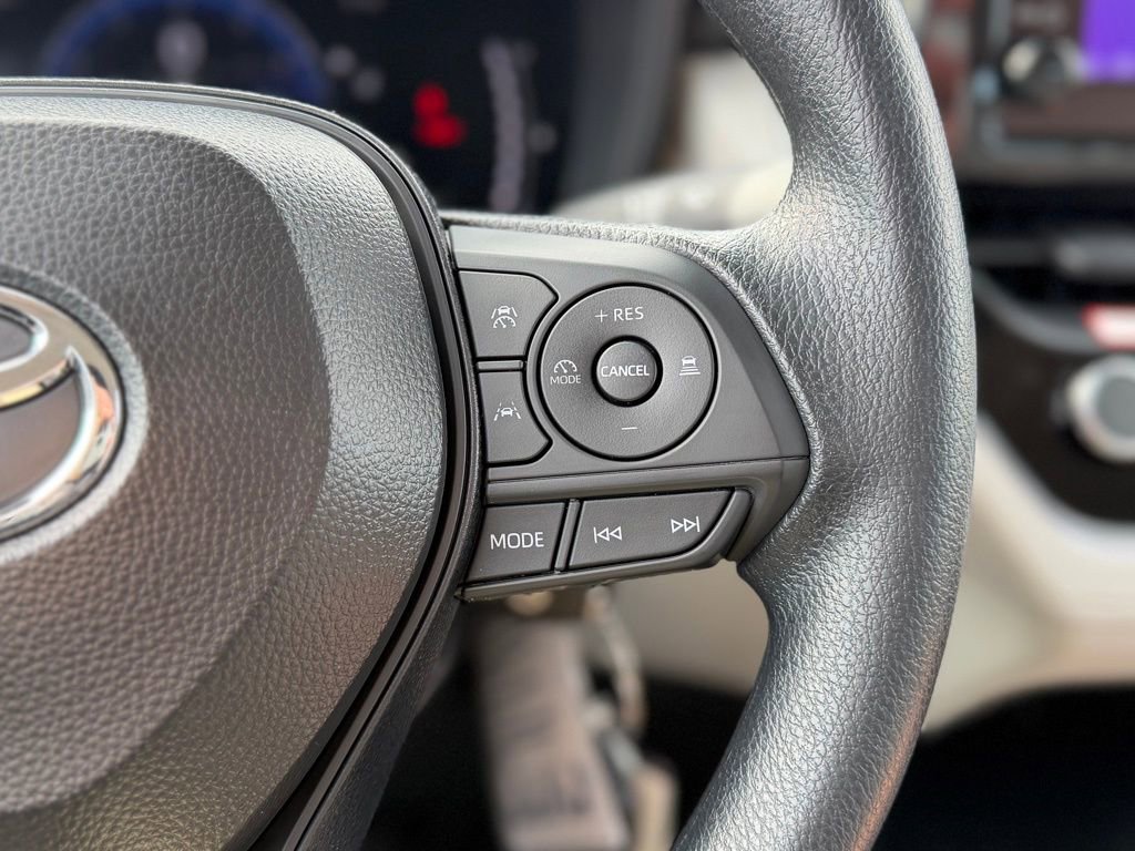Used 2026 Toyota Corolla Cross L image 11
