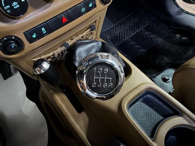 Used 2012 Jeep Wrangler Unlimited Rubicon w/ Dual Top Group AWD/4WD image 36