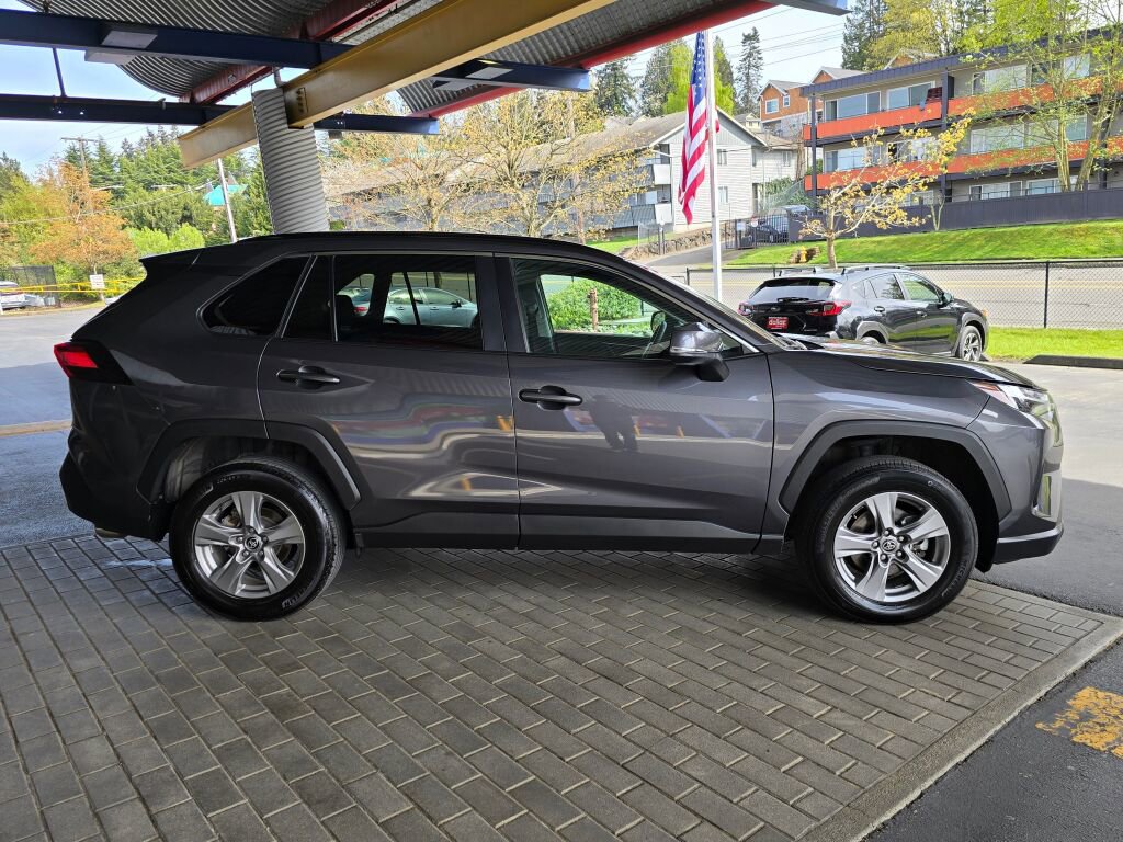 Used 2024 Toyota RAV4 XLE w/ Convenience Package AWD/4WD image 4