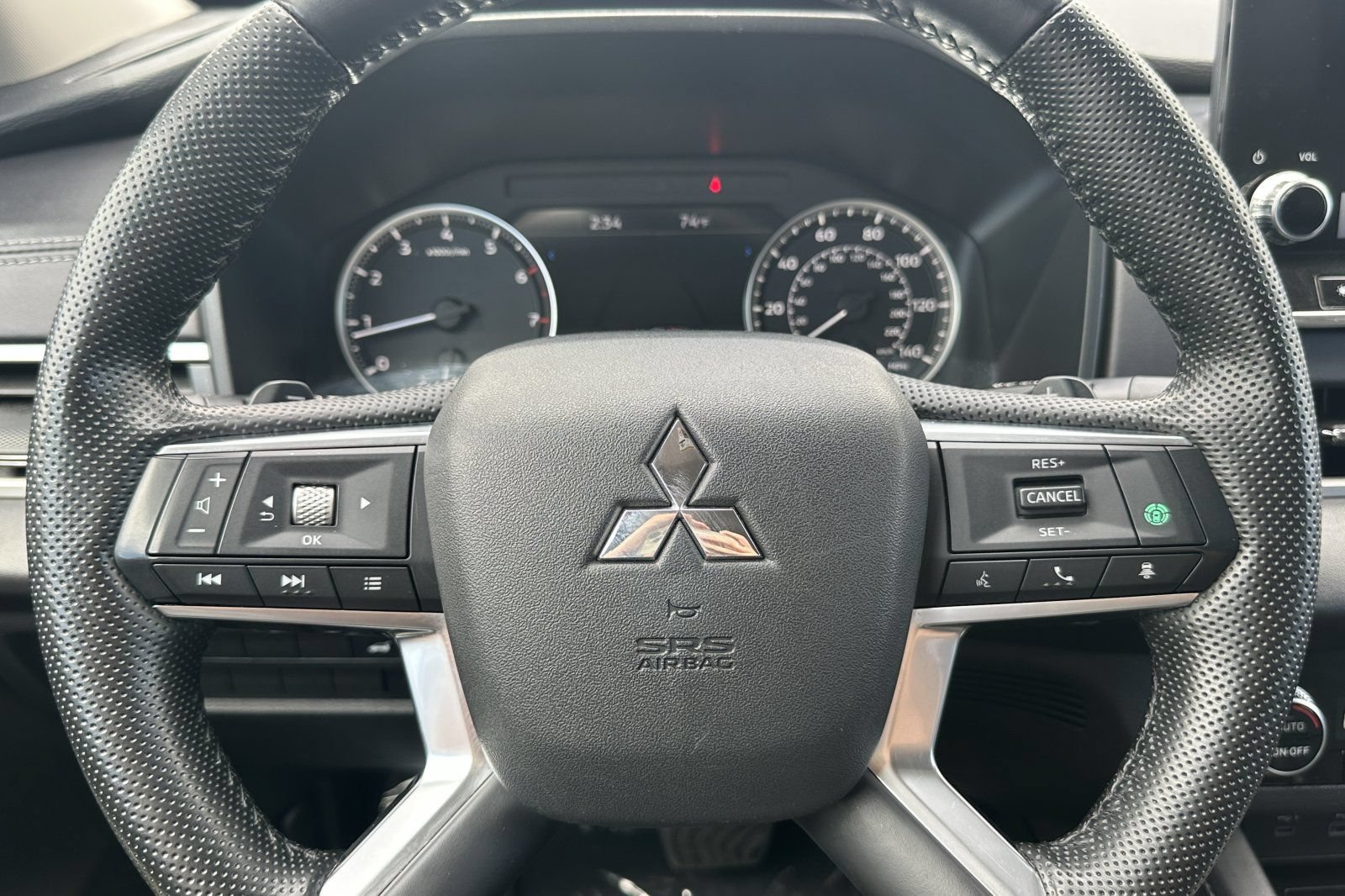 Used 2024 Mitsubishi Outlander AWD image 27