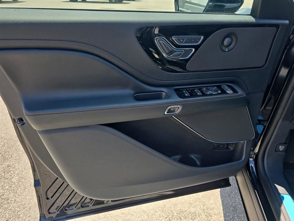 New 2025 Lincoln Aviator 2WD w/ Equipment Group 101A image 22