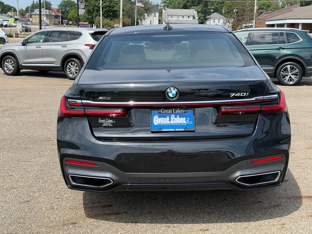 Used 2021 BMW 740i xDrive w/ M Sport Package AWD/4WD image 4
