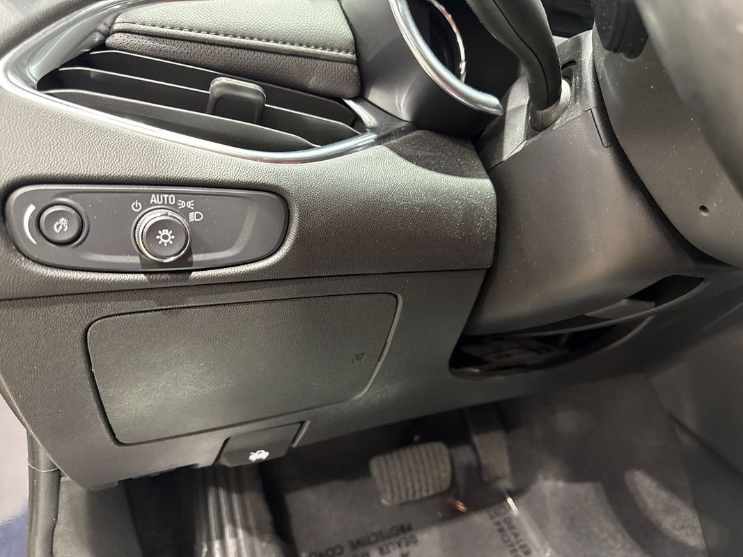 Used 2025 Chevrolet Malibu LT image 97