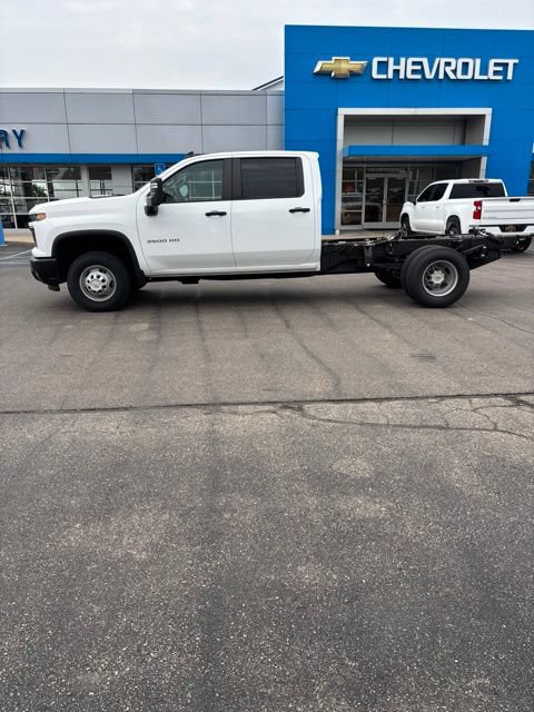 Used 2024 Chevrolet Silverado 3500 W/T w/ WT Convenience Package AWD/4WD image 2