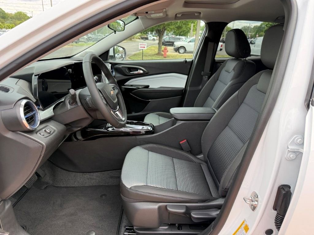 New 2026 Chevrolet Trax LT w/ Sunroof Package FWD image 11