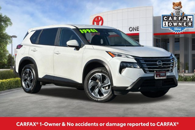 Used 2025 Nissan Rogue SV AWD/4WD image 2