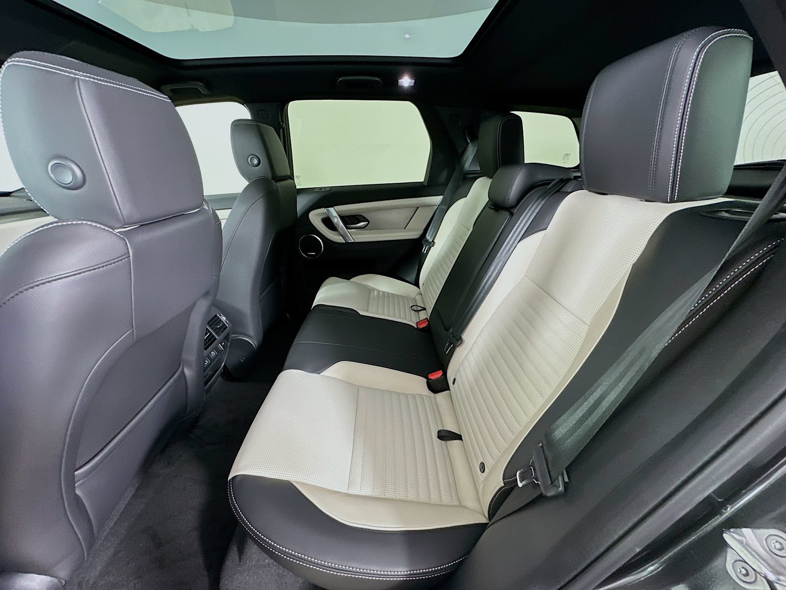 New 2026 Land Rover Discovery Sport Landmark AWD/4WD image 39
