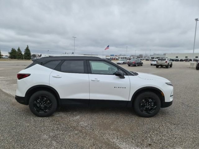 Used 2024 Chevrolet Blazer LT w/ Convenience Package FWD image 4