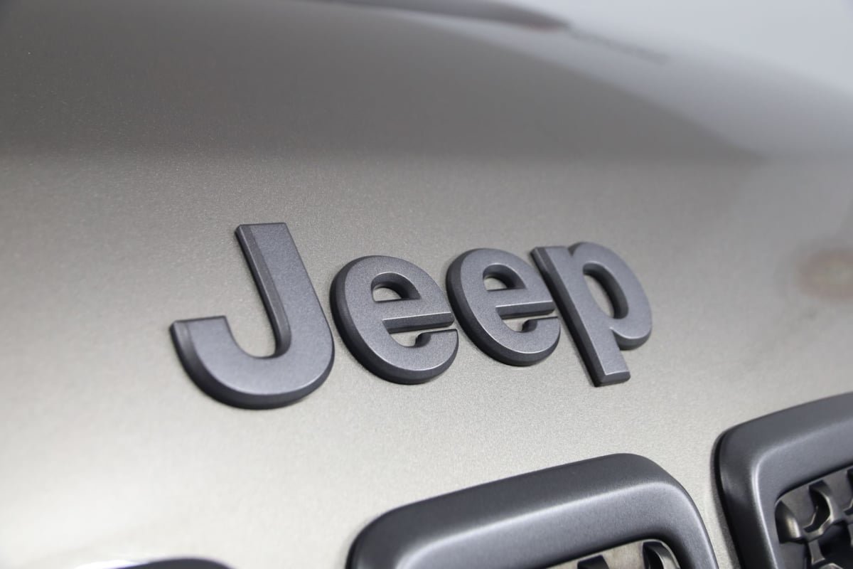 Used 2020 Jeep Cherokee Trailhawk w/ Cold Weather Group AWD/4WD image 15