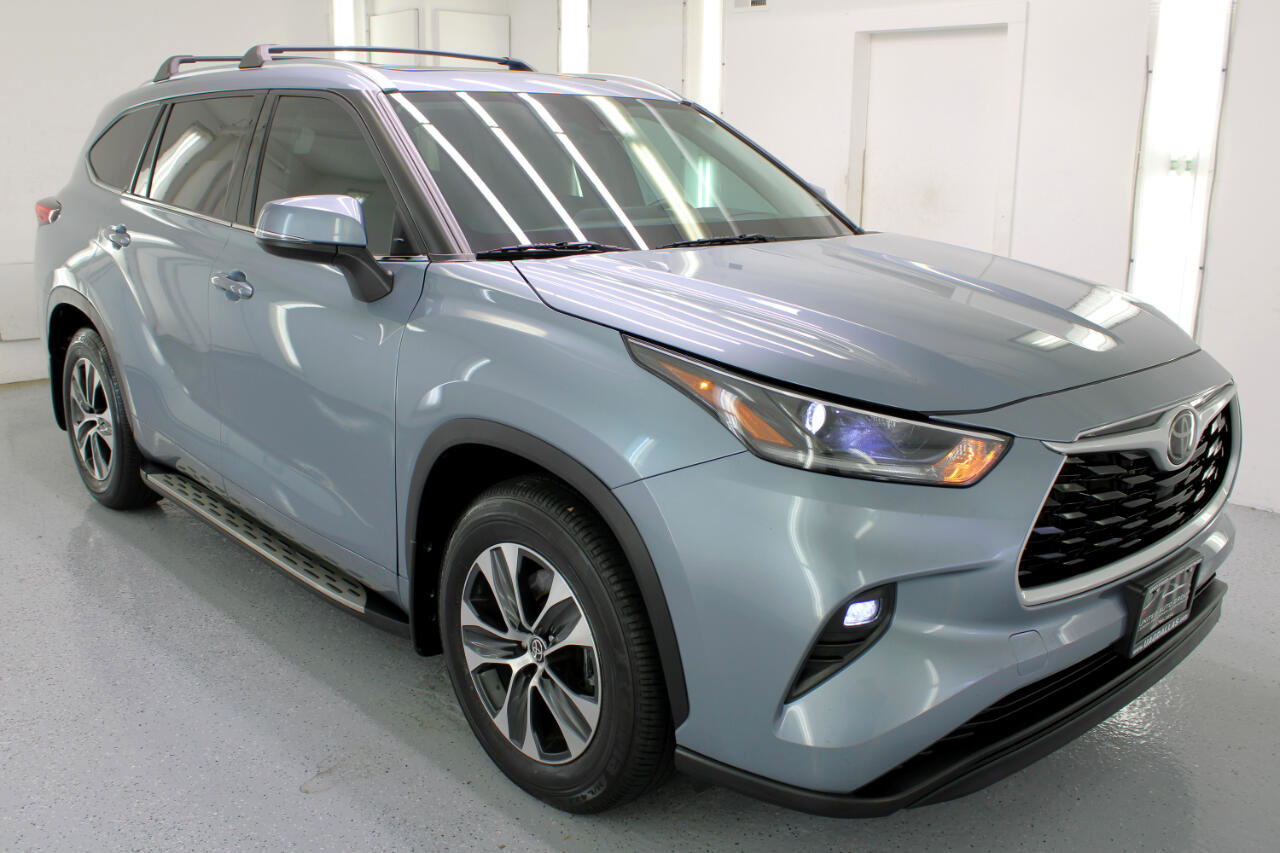 Used 2021 Toyota Highlander XLE image 11