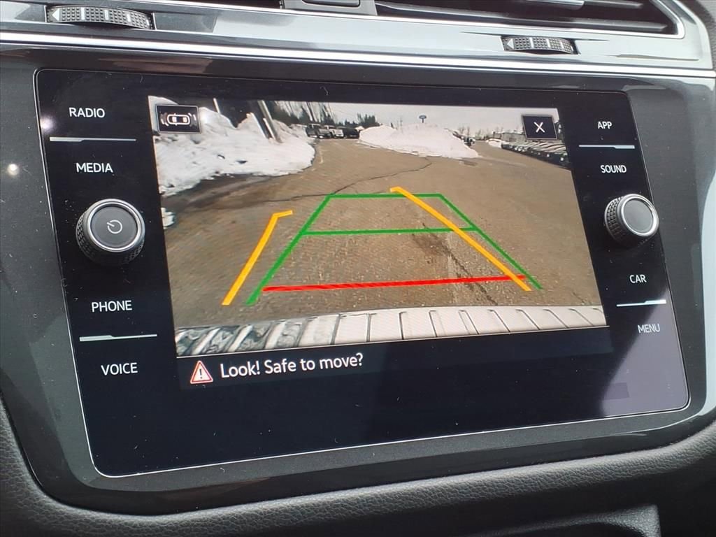 Used 2022 Volkswagen Tiguan SE w/ Panoramic Sunroof Package image 21