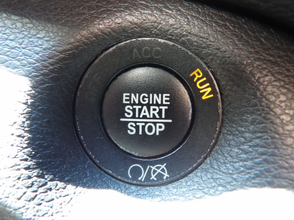 Used 2021 Jeep Cherokee Latitude Lux w/ Comfort/Convenience Group FWD image 18