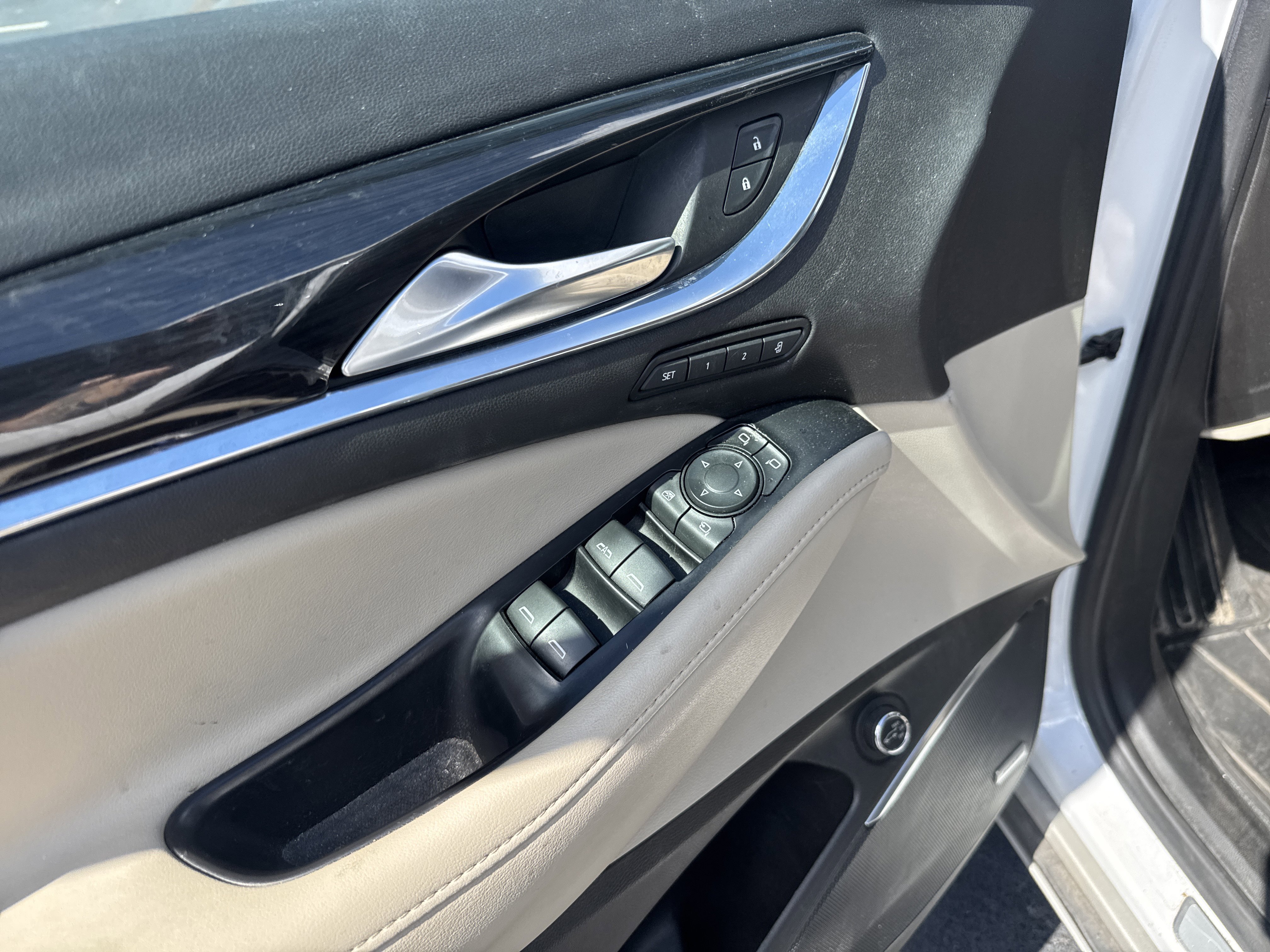 Used 2020 Buick Enclave Premium w/ Sun and Sites Package image 17