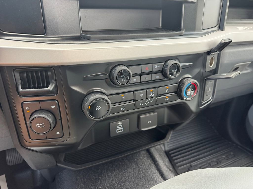 New 2026 Ford F550 4x4 Regular Cab Super Duty image 33