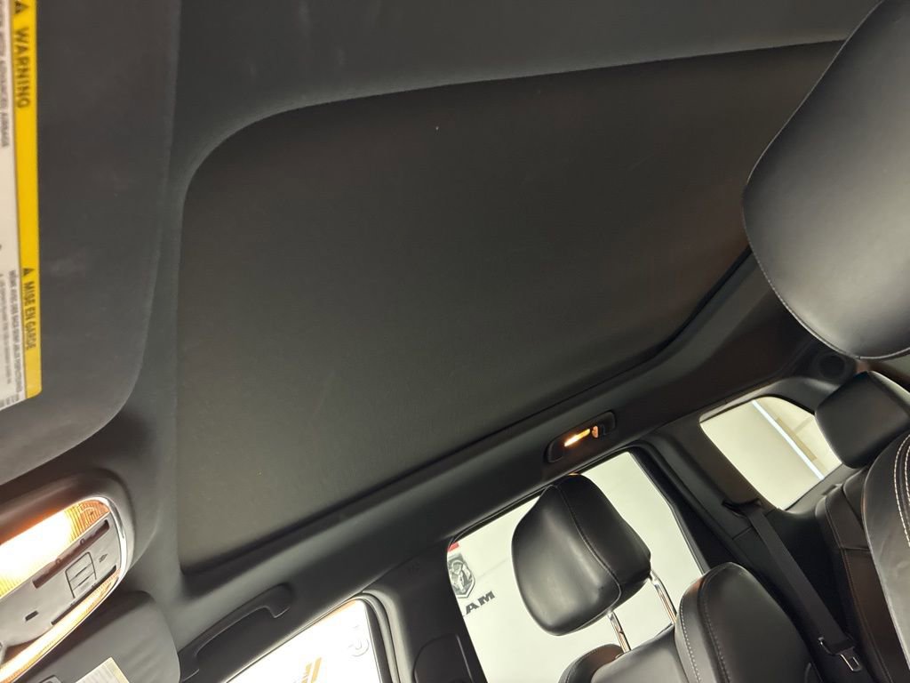 Used 2015 Jeep Grand Cherokee Limited w/ Luxury Group II image 18