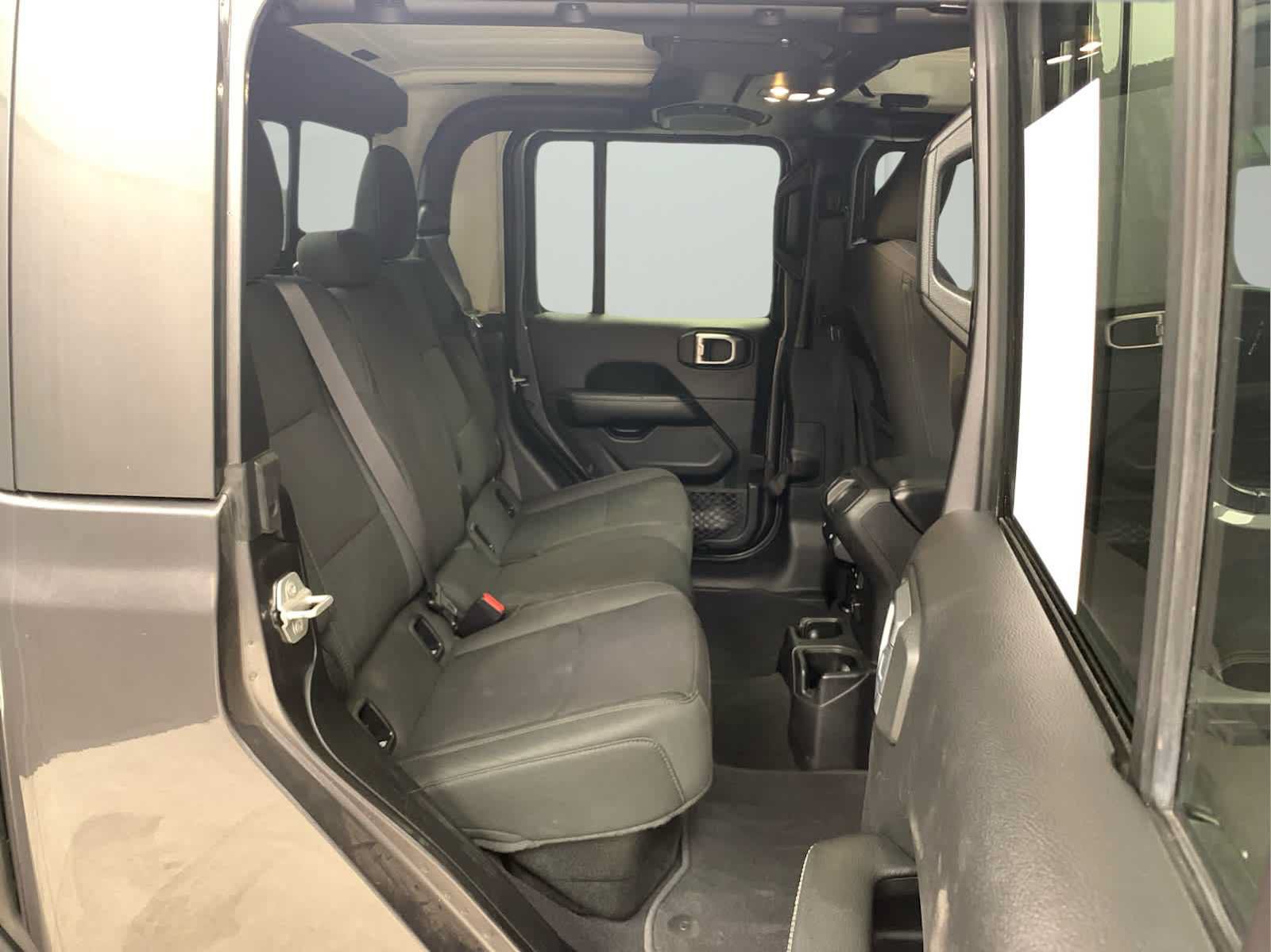 Used 2020 Jeep Gladiator Overland AWD/4WD image 14