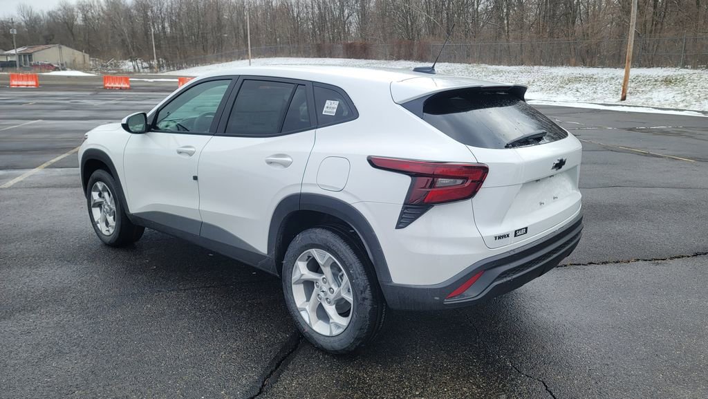New 2026 Chevrolet Trax LS w/ LS Convenience Package FWD image 9