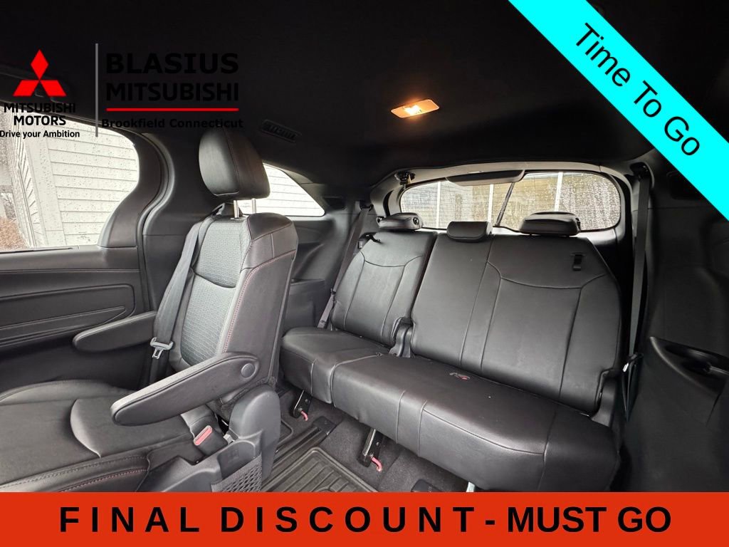 Used 2025 Toyota Sienna XSE w/ XSE Plus Package FWD image 21