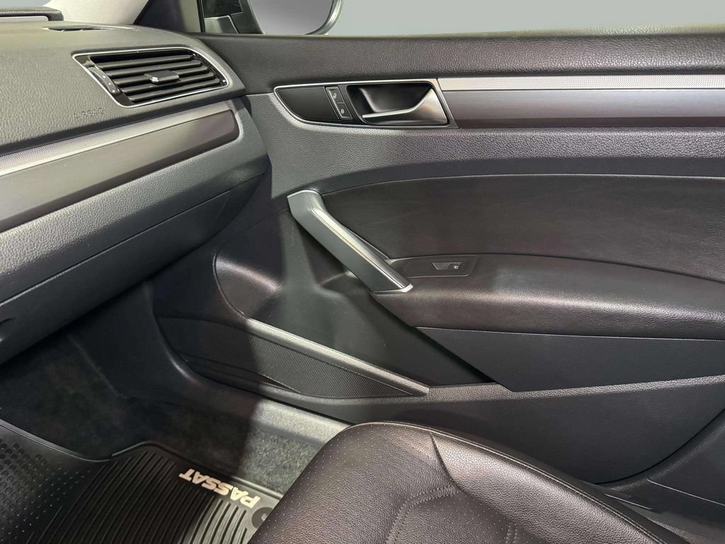 Used 2017 Volkswagen Passat 1.8T R-Line FWD image 20