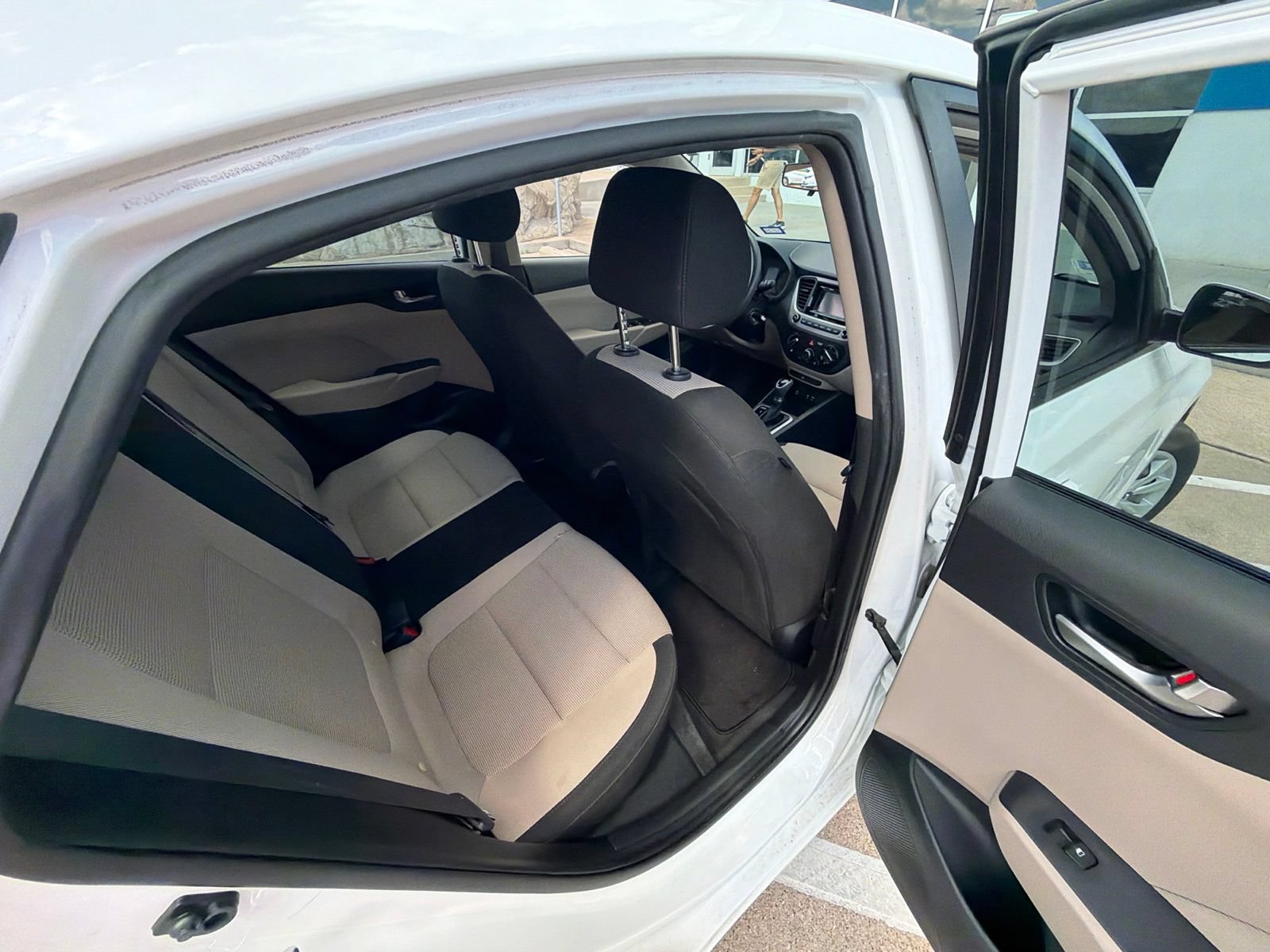 Used 2020 Hyundai Accent SE w/ Cargo Package FWD image 11