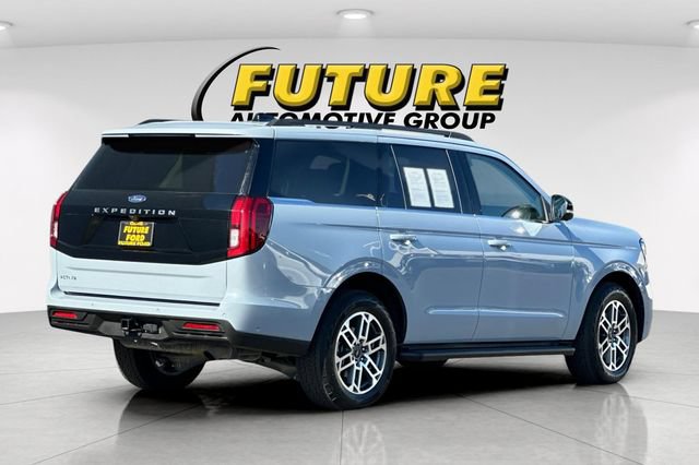 Used 2025 Ford Expedition Active AWD/4WD image 3