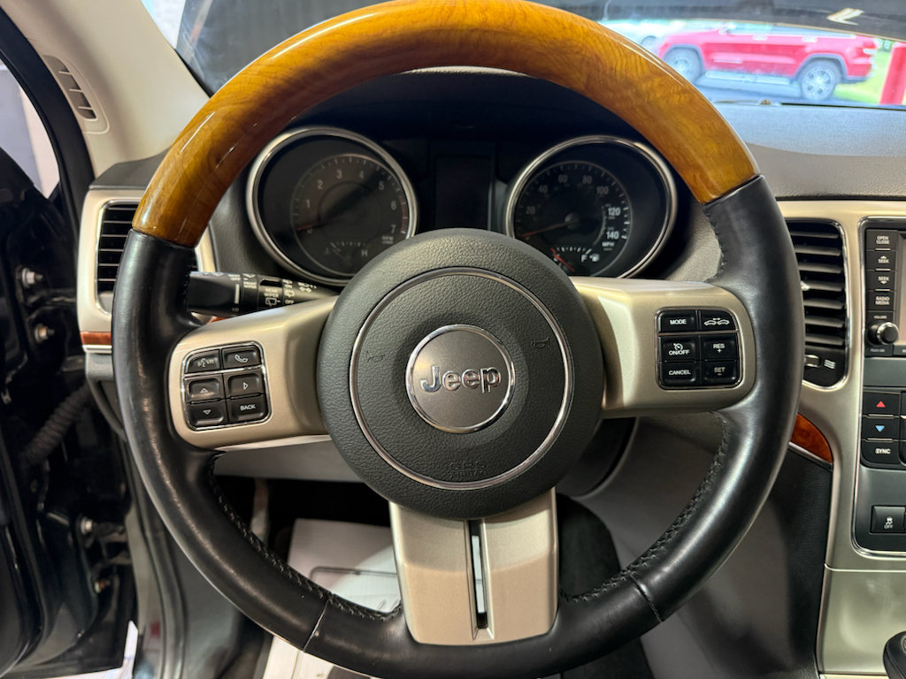 Used 2012 Jeep Grand Cherokee Overland AWD/4WD image 16