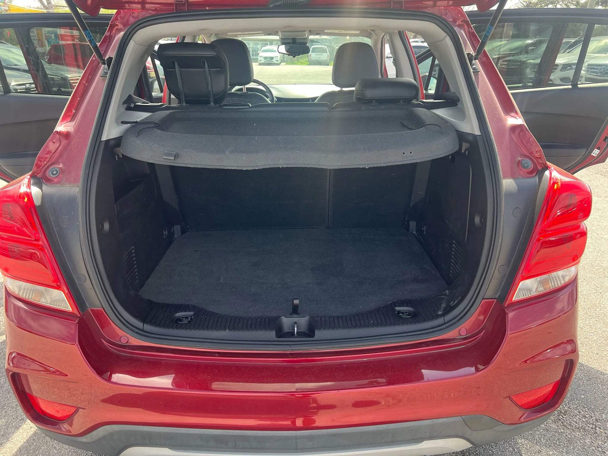 Used 2020 Chevrolet Trax LT w/ LT Convenience Package image 31