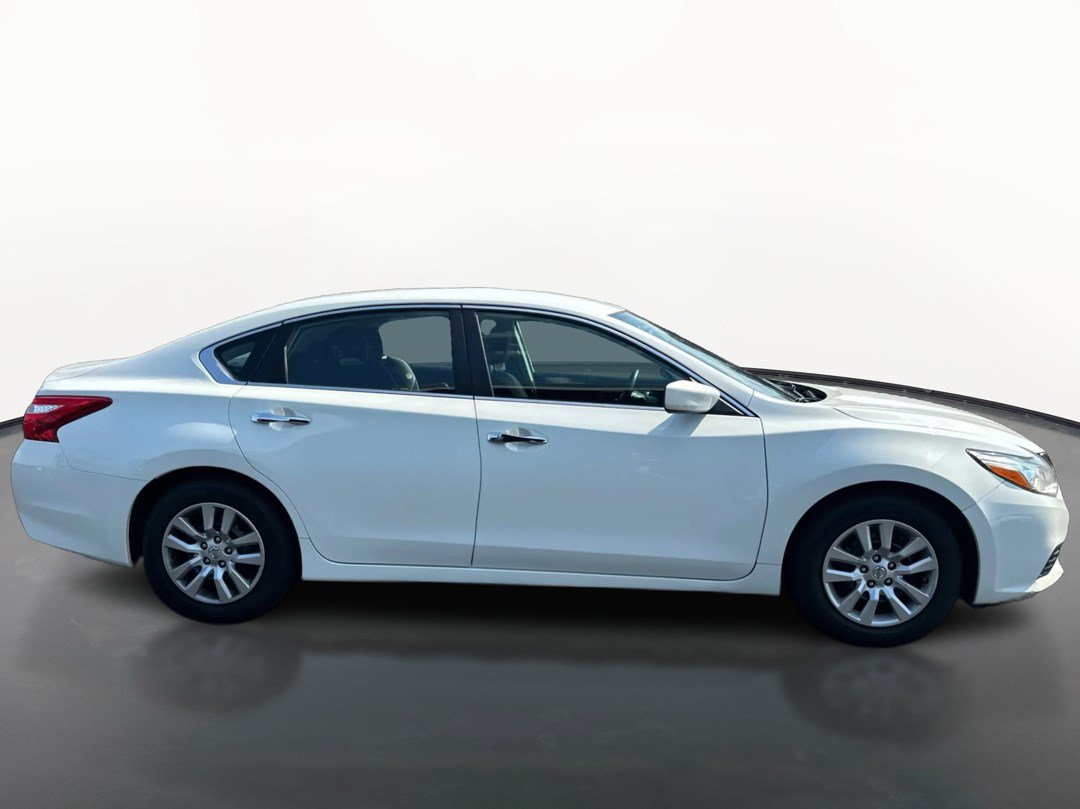 Used 2016 Nissan Altima 2.5 S w/ Power Driver Seat Package FWD image 2