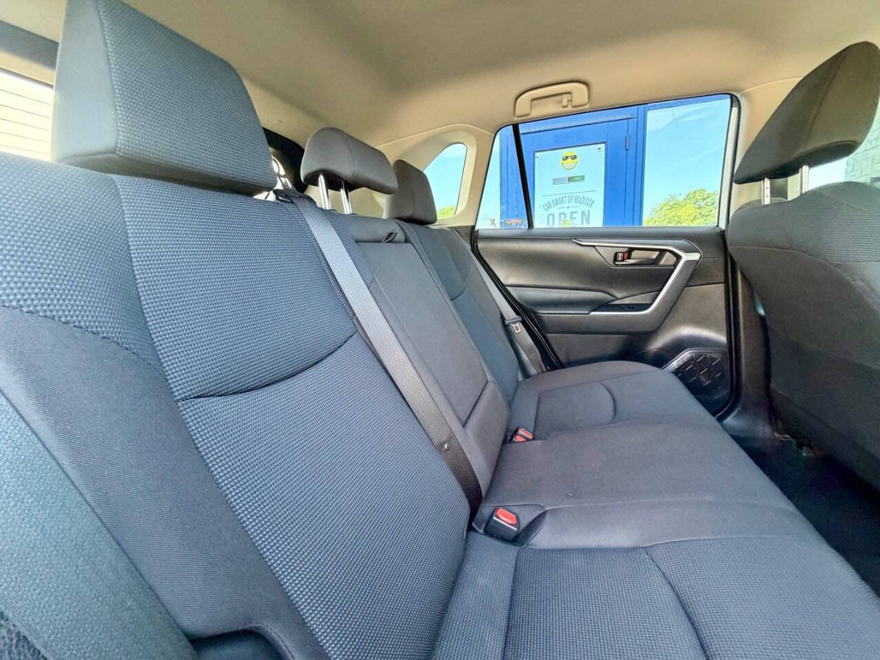 Used 2022 Toyota RAV4 LE AWD/4WD image 22