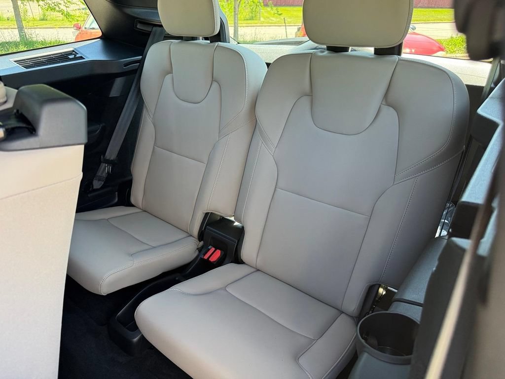 Certified 2025 Volvo XC90 B5 Plus AWD/4WD image 10