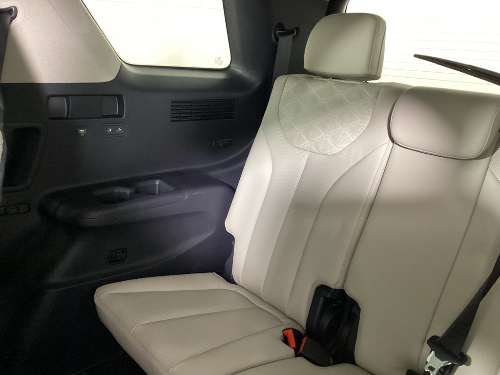 Used 2021 Hyundai Palisade Limited image 15
