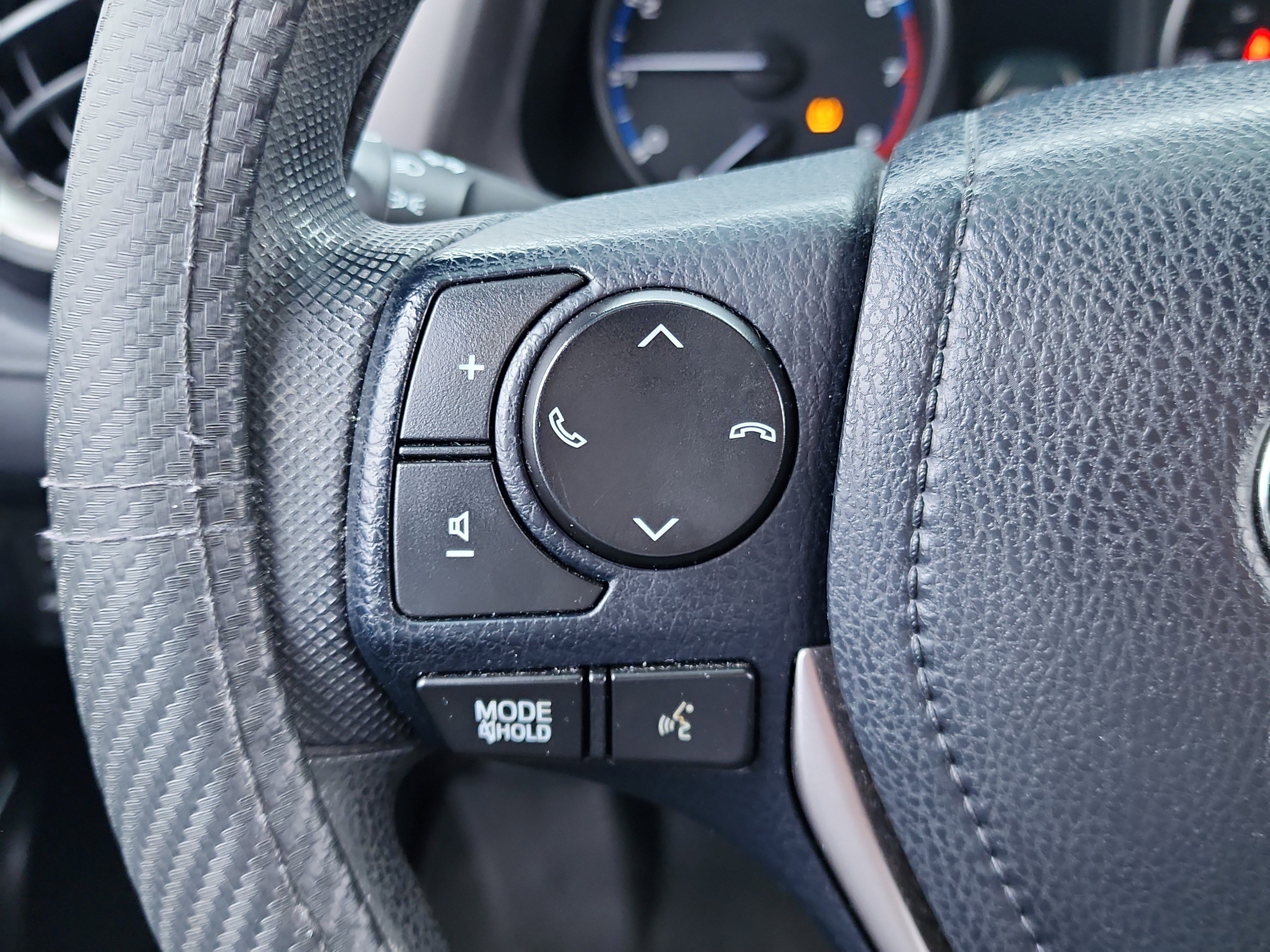 Used 2018 Toyota RAV4 LE image 19