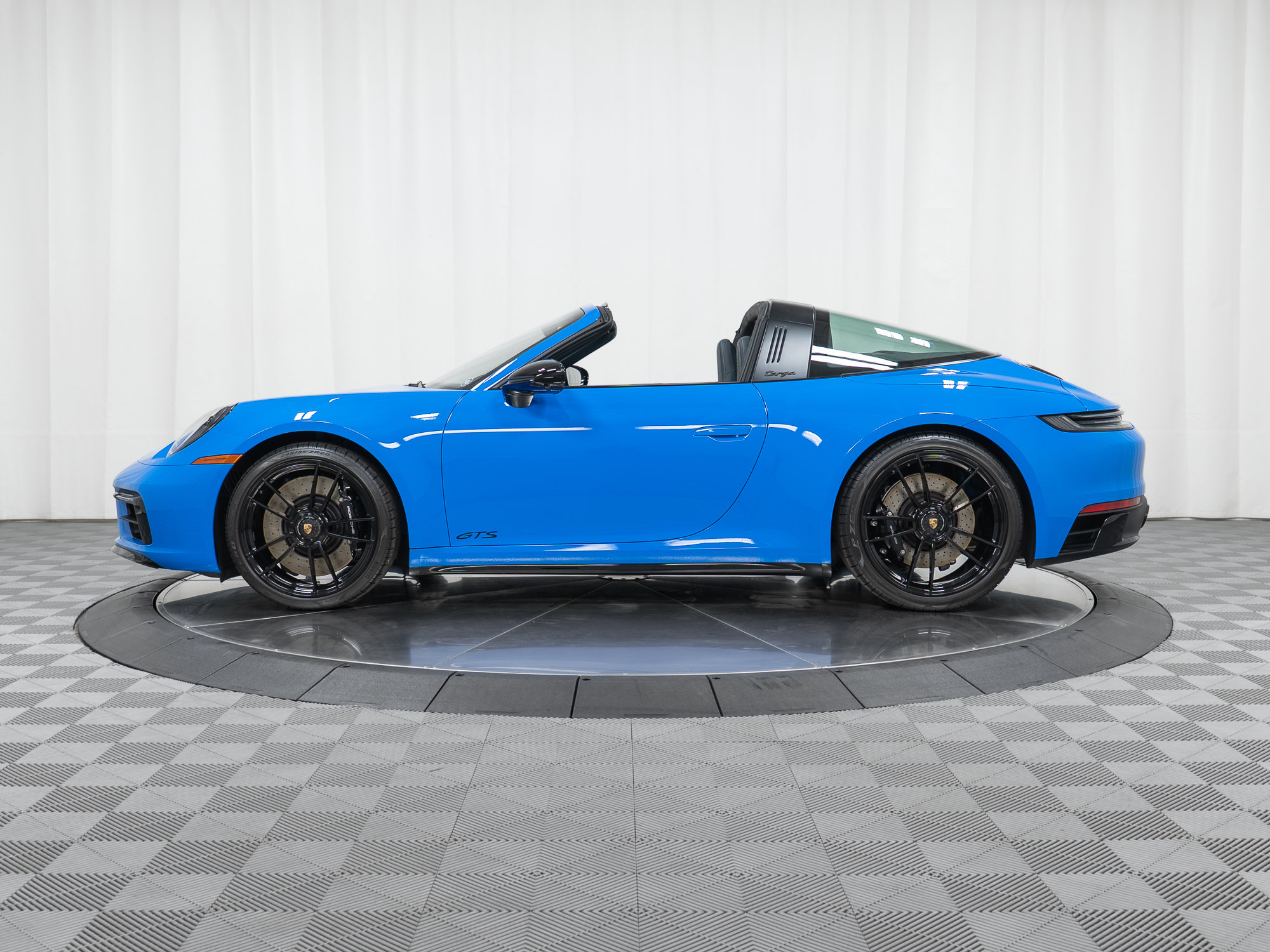 Certified 2023 Porsche 911 Targa 4 GTS w/ Premium Package AWD/4WD image 2