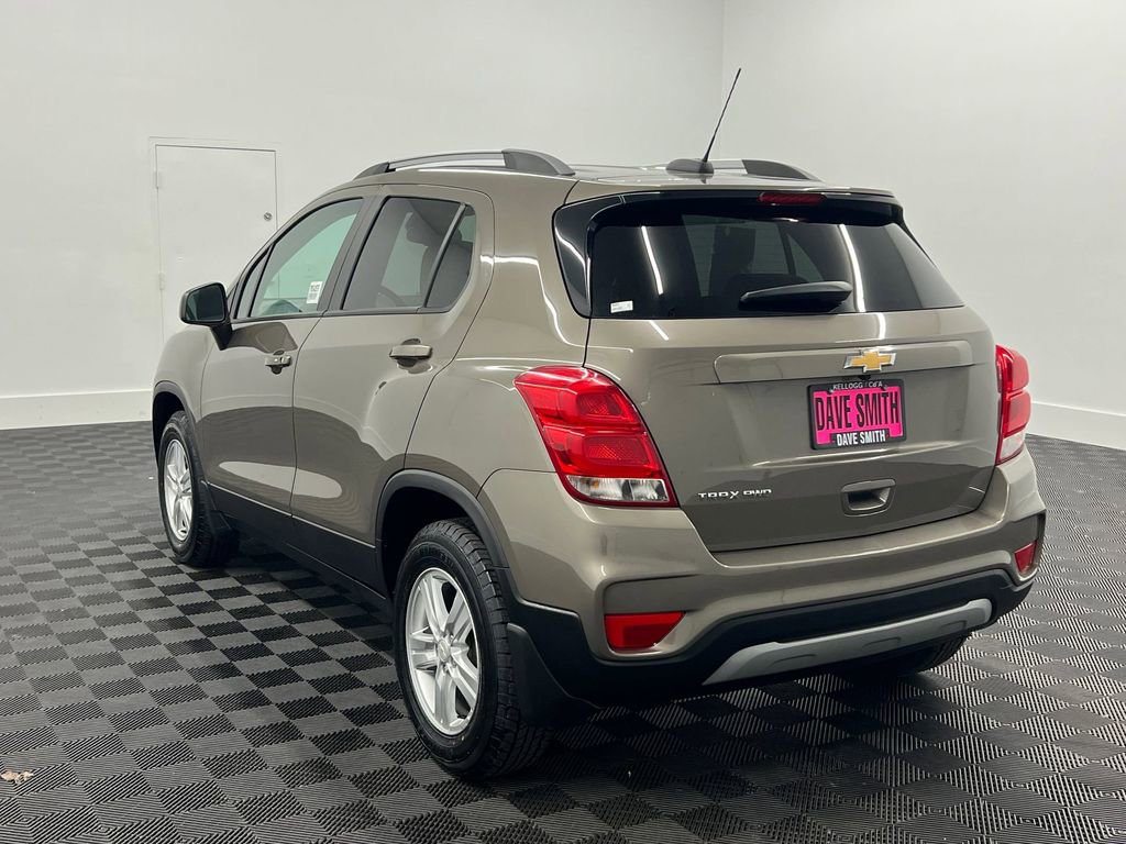 Used 2021 Chevrolet Trax LT w/ Premium Seat Package image 3