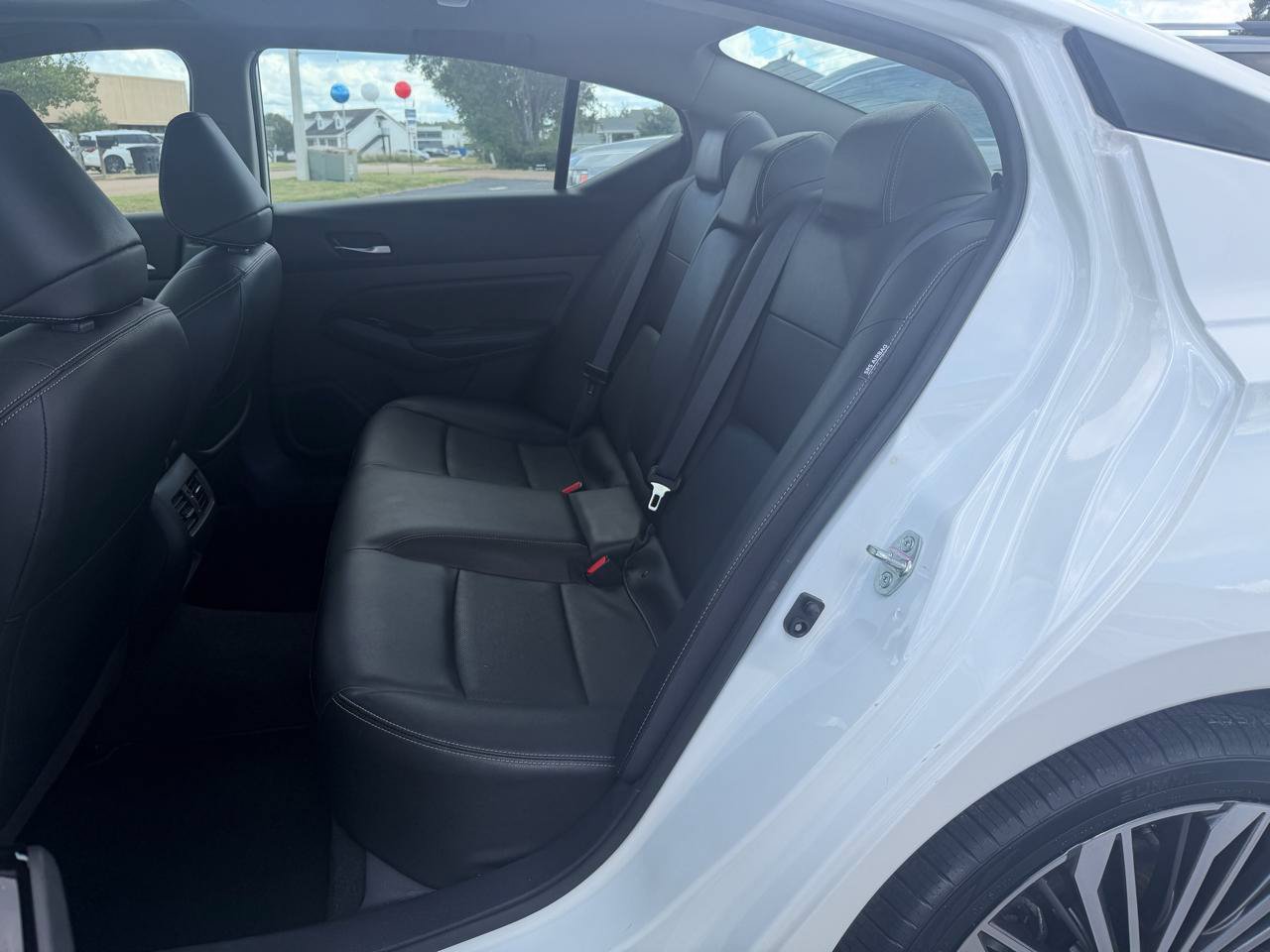 Used 2023 Nissan Altima 2.5 SL AWD/4WD image 12